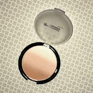 It Cosmetics Ombre Radiance bronzer